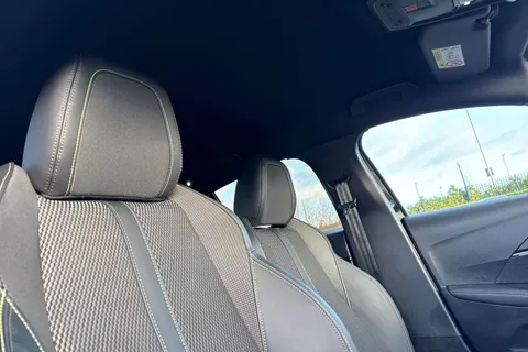 KO74XNT PEUGEOT 208 1.2 PureTech GT Euro 6 (s/s) 5dr Thumbnail #24