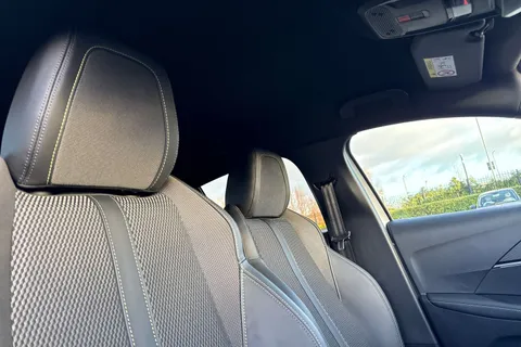 KO74XLB PEUGEOT 208 1.2 PureTech GT Euro 6 (s/s) 5dr Thumbnail #24