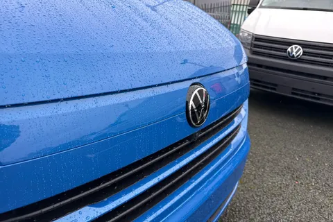 CX75JXA Volkswagen Transporter 2.0 TDI T28 Commerce Pro Auto FWD SWB Euro 6 (s/s) 5dr Thumbnail #25