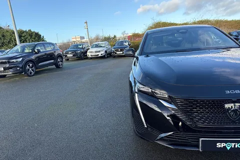 KR25RLU PEUGEOT 308 1.2 HYBRID GT e-DSC6 Euro 6 (s/s) 5dr Thumbnail #25