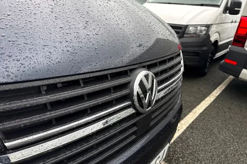 CX74LCJ Volkswagen Transporter 2.0 TDI T30 Highline Kombi FWD SWB Euro 6 (s/s) 5dr Thumbnail #25