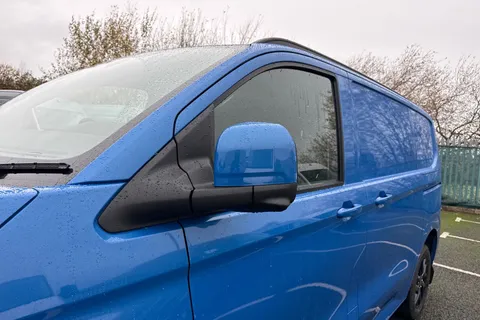 CX75JXA Volkswagen Transporter 2.0 TDI T28 Commerce Pro Auto FWD SWB Euro 6 (s/s) 5dr Thumbnail #26