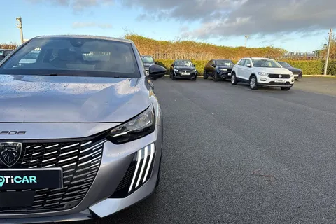 KO74XLB PEUGEOT 208 1.2 PureTech GT Euro 6 (s/s) 5dr Thumbnail #26