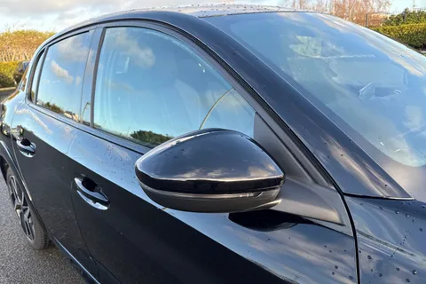 KO74XNT PEUGEOT 208 1.2 PureTech GT Euro 6 (s/s) 5dr Thumbnail #28