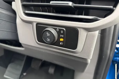 CX75JXA Volkswagen Transporter 2.0 TDI T28 Commerce Pro Auto FWD SWB Euro 6 (s/s) 5dr Thumbnail #28