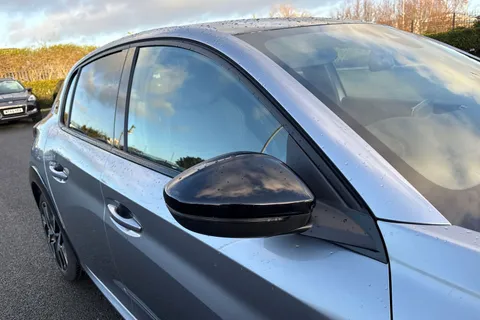 KO74XLB PEUGEOT 208 1.2 PureTech GT Euro 6 (s/s) 5dr Thumbnail #28