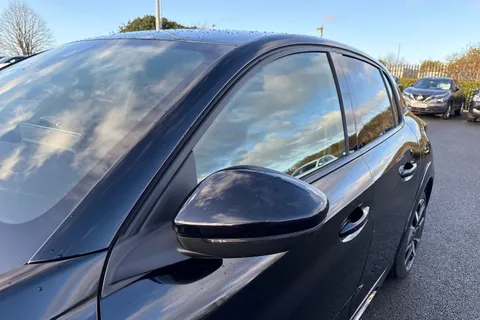 KO74XNT PEUGEOT 208 1.2 PureTech GT Euro 6 (s/s) 5dr Thumbnail #29