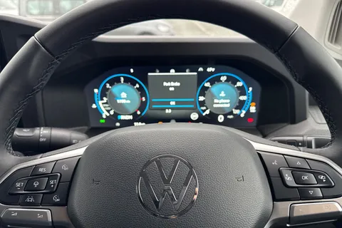 CX75JXA Volkswagen Transporter 2.0 TDI T28 Commerce Pro Auto FWD SWB Euro 6 (s/s) 5dr Thumbnail #29