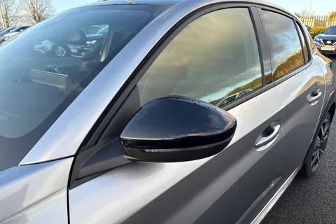 KO74XLB PEUGEOT 208 1.2 PureTech GT Euro 6 (s/s) 5dr Thumbnail #29