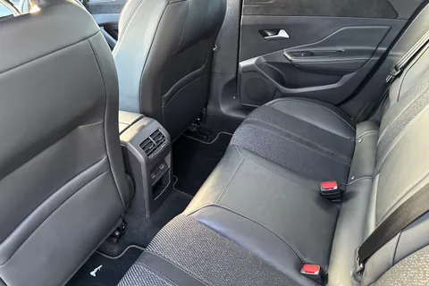 KR25RLU PEUGEOT 308 1.2 HYBRID GT e-DSC6 Euro 6 (s/s) 5dr Thumbnail #30