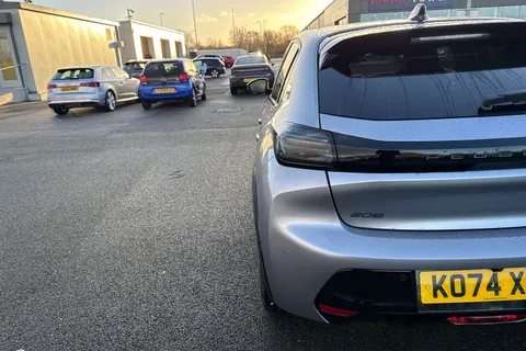 KO74XLB PEUGEOT 208 1.2 PureTech GT Euro 6 (s/s) 5dr Thumbnail #31