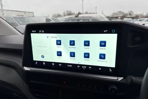 CX75JXA Volkswagen Transporter 2.0 TDI T28 Commerce Pro Auto FWD SWB Euro 6 (s/s) 5dr Thumbnail #32