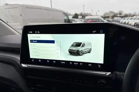 CX75JUK Volkswagen Transporter 2.0 TDI T28 Commerce Pro Auto FWD SWB Euro 6 (s/s) 5dr Thumbnail #34