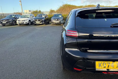 KO74XNT PEUGEOT 208 1.2 PureTech GT Euro 6 (s/s) 5dr Thumbnail #34