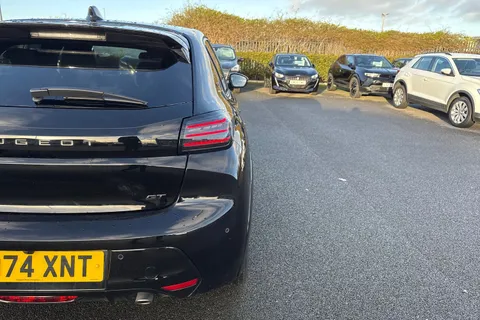 KO74XNT PEUGEOT 208 1.2 PureTech GT Euro 6 (s/s) 5dr Thumbnail #35