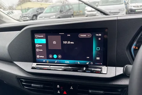 CX75JWC Volkswagen Caddy 2.0 TDI C20 Commerce Pro DSG SWB Euro 6 (s/s) 5dr Thumbnail #36