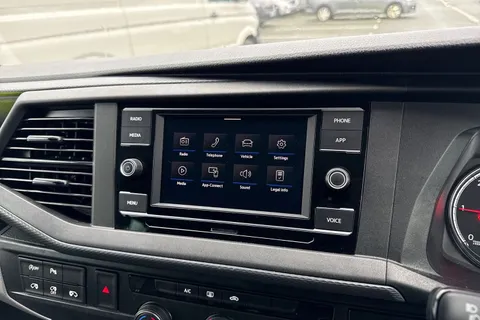 CX74LCJ Volkswagen Transporter 2.0 TDI T30 Highline Kombi FWD SWB Euro 6 (s/s) 5dr Thumbnail #35