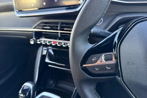 KO74XNT PEUGEOT 208 1.2 PureTech GT Euro 6 (s/s) 5dr Thumbnail #37