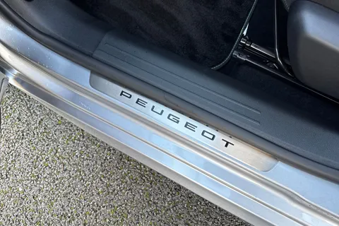 KO74XLB PEUGEOT 208 1.2 PureTech GT Euro 6 (s/s) 5dr Thumbnail #36