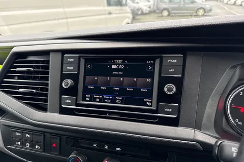 CX74LCJ Volkswagen Transporter 2.0 TDI T30 Highline Kombi FWD SWB Euro 6 (s/s) 5dr Thumbnail #36