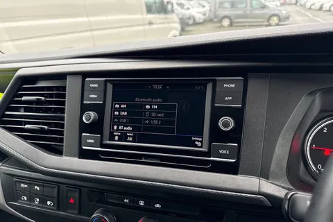 CX74LCJ Volkswagen Transporter 2.0 TDI T30 Highline Kombi FWD SWB Euro 6 (s/s) 5dr Thumbnail #37