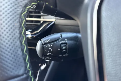 KO74XNT PEUGEOT 208 1.2 PureTech GT Euro 6 (s/s) 5dr Thumbnail #39