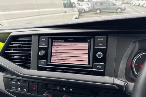 CX74LCJ Volkswagen Transporter 2.0 TDI T30 Highline Kombi FWD SWB Euro 6 (s/s) 5dr Thumbnail #39