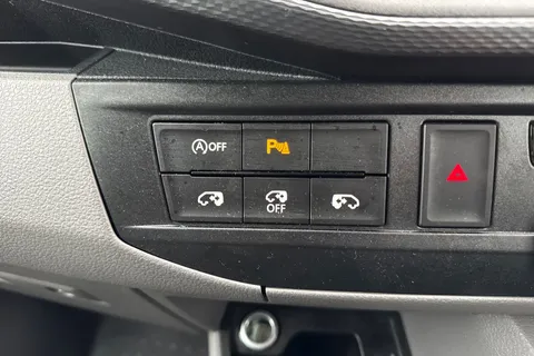 CX74LCJ Volkswagen Transporter 2.0 TDI T30 Highline Kombi FWD SWB Euro 6 (s/s) 5dr Thumbnail #42