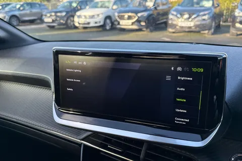 KO74XNT PEUGEOT 208 1.2 PureTech GT Euro 6 (s/s) 5dr Thumbnail #46