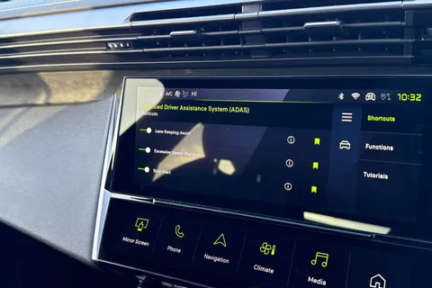 KR25RLU PEUGEOT 308 1.2 HYBRID GT e-DSC6 Euro 6 (s/s) 5dr Thumbnail #46