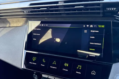 KR25RLU PEUGEOT 308 1.2 HYBRID GT e-DSC6 Euro 6 (s/s) 5dr Thumbnail #48