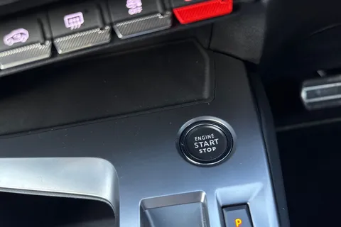 KR25RLU PEUGEOT 308 1.2 HYBRID GT e-DSC6 Euro 6 (s/s) 5dr Thumbnail #49