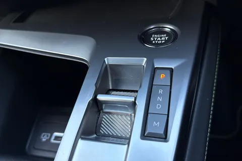 KR25RLU PEUGEOT 308 1.2 HYBRID GT e-DSC6 Euro 6 (s/s) 5dr Thumbnail #50