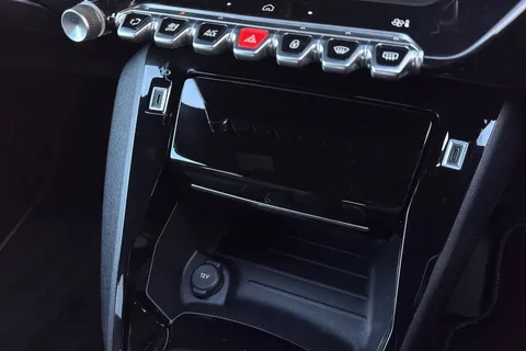 KO74XLB PEUGEOT 208 1.2 PureTech GT Euro 6 (s/s) 5dr Thumbnail #51