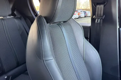 KO74XNT PEUGEOT 208 1.2 PureTech GT Euro 6 (s/s) 5dr Thumbnail #56