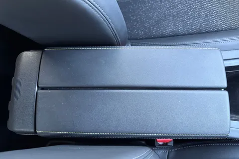 KR25RLU PEUGEOT 308 1.2 HYBRID GT e-DSC6 Euro 6 (s/s) 5dr Thumbnail #55