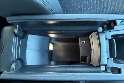 KR25RLU PEUGEOT 308 1.2 HYBRID GT e-DSC6 Euro 6 (s/s) 5dr Thumbnail #56