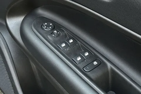 DG25PGZ Jeep Avenger 1.2 e-Hybrid Summit e-DCT Euro 6 (s/s) 5dr Thumbnail #21