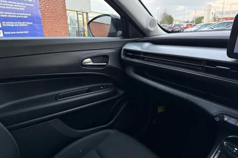 DG25PGZ Jeep Avenger 1.2 e-Hybrid Summit e-DCT Euro 6 (s/s) 5dr Thumbnail #41