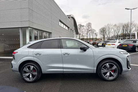  Audi Q3 1.5 TFSI Launch Edition Sportback S Tronic Euro 6 (s/s) 5dr Thumbnail #4