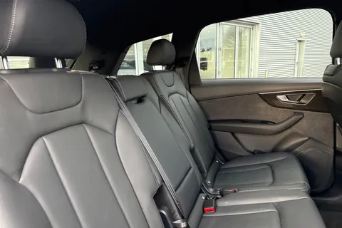 19 of 66 for Audi Q7 SUV Black Edition TDI quattro 231 PS tiptronic