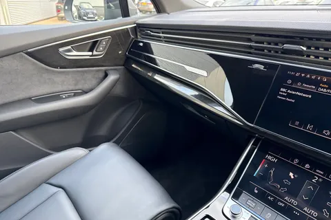 20 of 66 for Audi Q7 SUV Black Edition TDI quattro 231 PS tiptronic