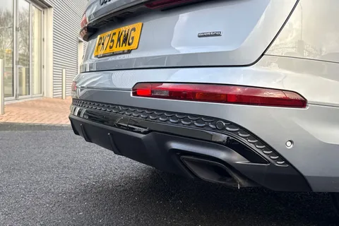 33 of 66 for Audi Q7 SUV Black Edition TDI quattro 231 PS tiptronic