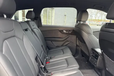 38 of 66 for Audi Q7 SUV Black Edition TDI quattro 231 PS tiptronic