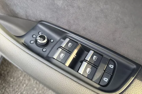 48 of 66 for Audi Q7 SUV Black Edition TDI quattro 231 PS tiptronic