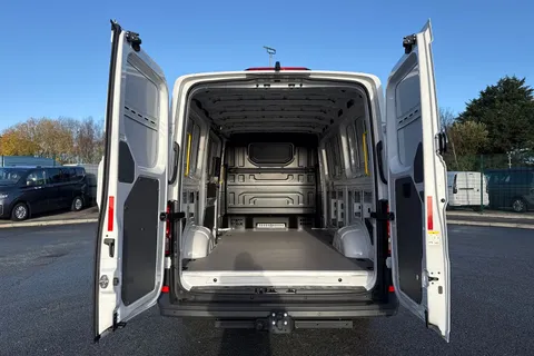 DF75ZRD Volkswagen Crafter CR35 Panel van Commerce Plus MWB 163 PS 2.0 TDI 8sp Auto RWD - Nav/Low Roof Thumbnail #6
