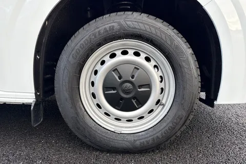 MF75FUM Volkswagen Transporter 2.0 TDI 150 Commerce Plus Van Thumbnail #6