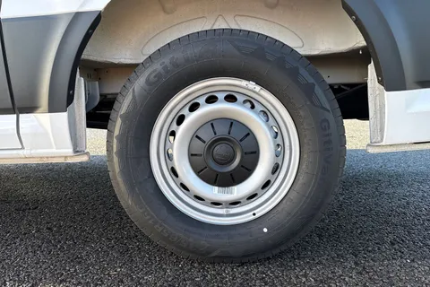 DF75ZRD Volkswagen Crafter CR35 Panel van Commerce Plus MWB 163 PS 2.0 TDI 8sp Auto RWD - Nav/Low Roof Thumbnail #11