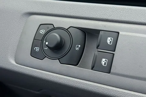 MF75FUM Volkswagen Transporter 2.0 TDI 150 Commerce Plus Van Thumbnail #17