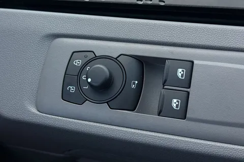 MF75FVK Volkswagen Transporter 2.0 TDI 150 Commerce Plus Van Thumbnail #17